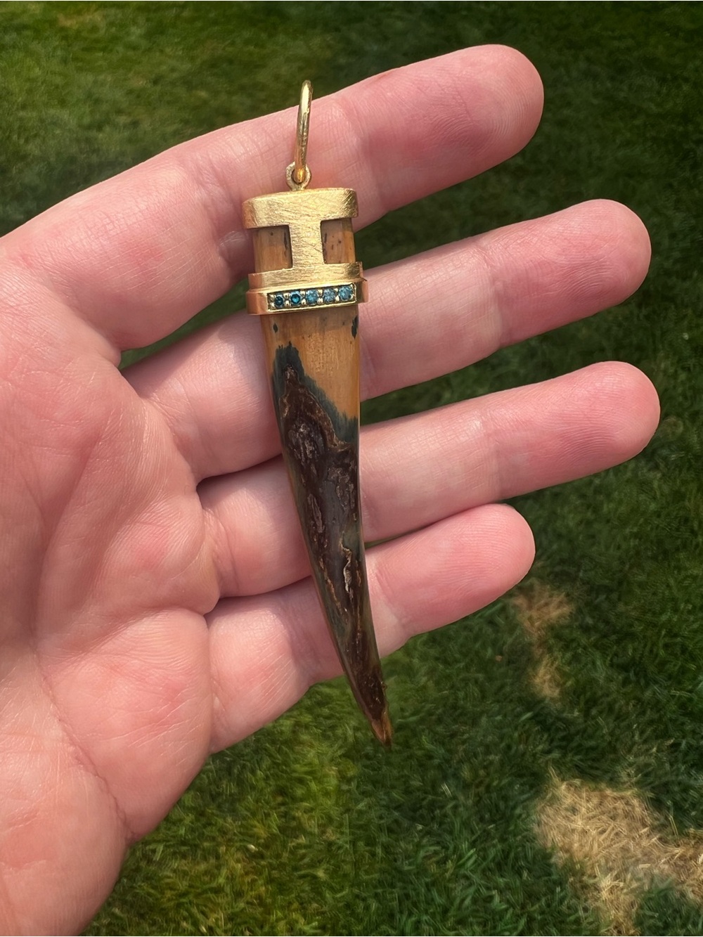Hand Crafted 18 Karat Yellow Gold Pendant - Mammoth Tusk & Blue Diamond Dagger - Picture 3 of 12
